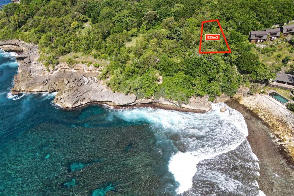 Ceningan Cliff Front 10 are