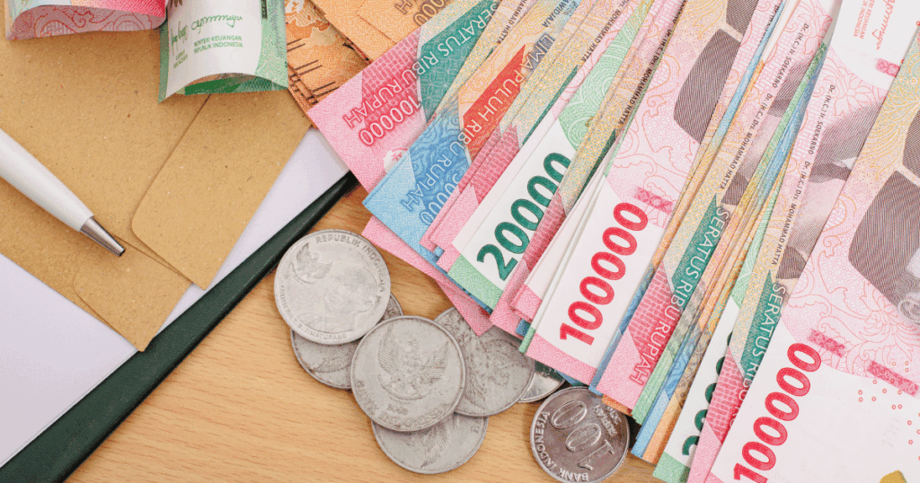 Illustration explaining how to invest in property abroad, highlighting steps like market research, budgeting, due diligence, and local compliance in Indonesia.