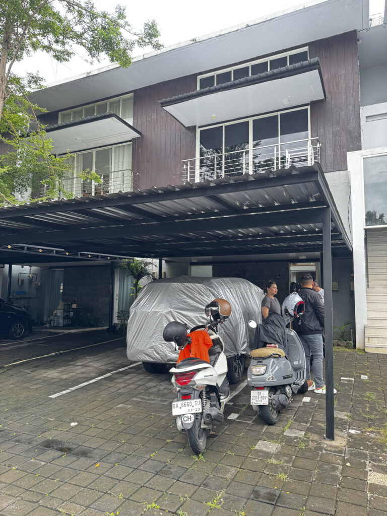 Stylish 2BR Garden Townhouse Apartment Near Sunset Road – Prime Kuta Location