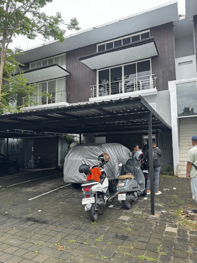 Stylish 2BR Garden Townhouse Apartment Near Sunset Road – Prime Kuta Location