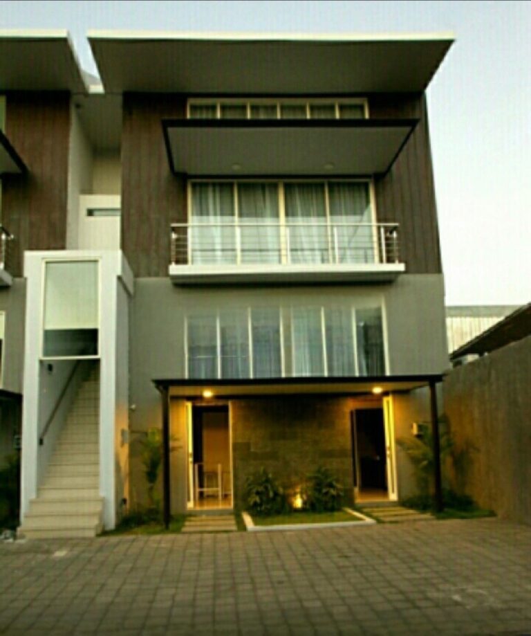 Stylish 2BR Garden Townhouse Apartment Near Sunset Road – Prime Kuta Location