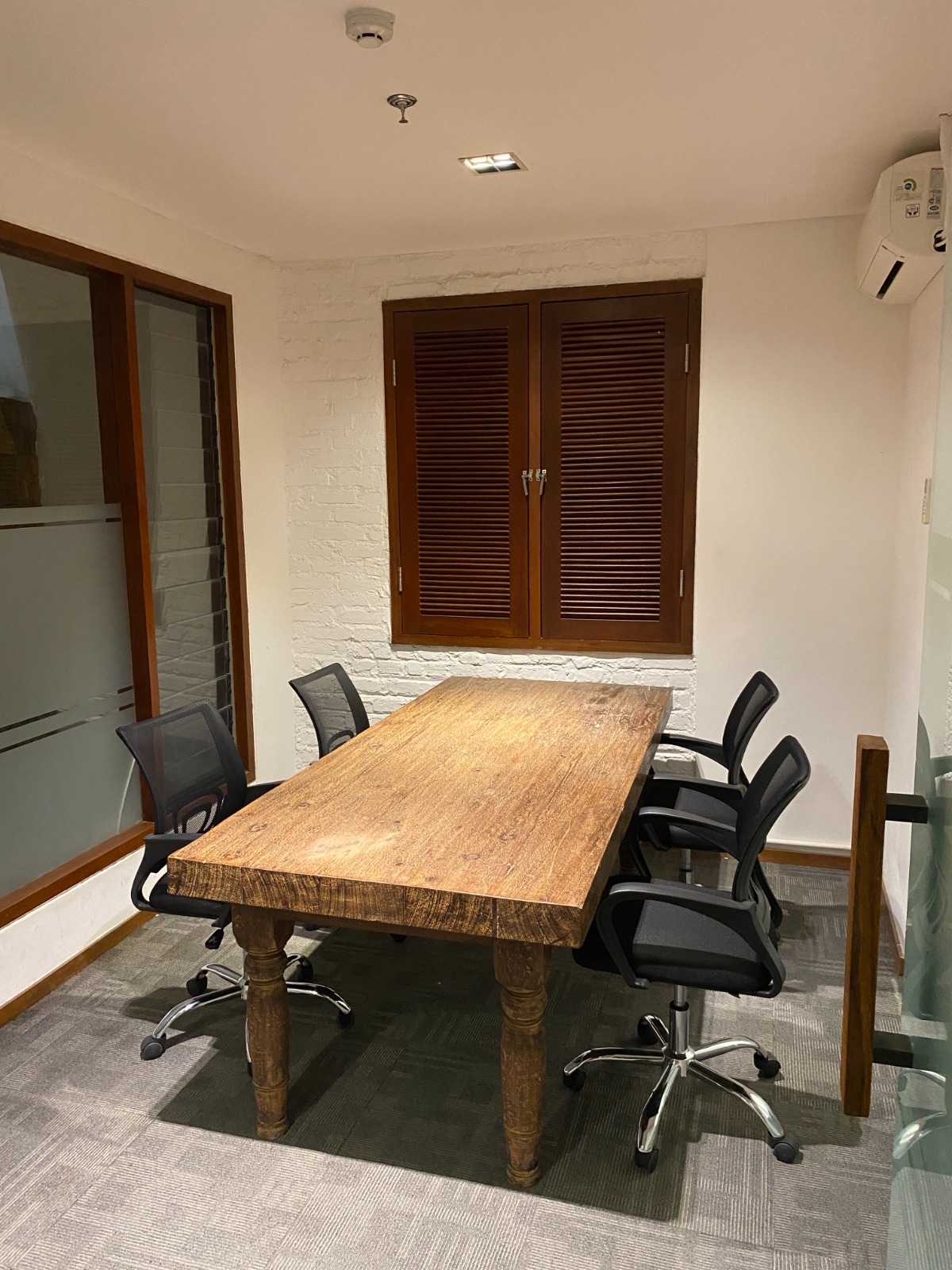 Productivity & Lifestyle Angle  A Smarter Way to Work in Bali – Inspiring Coworking Desks & Private Offices in Renon