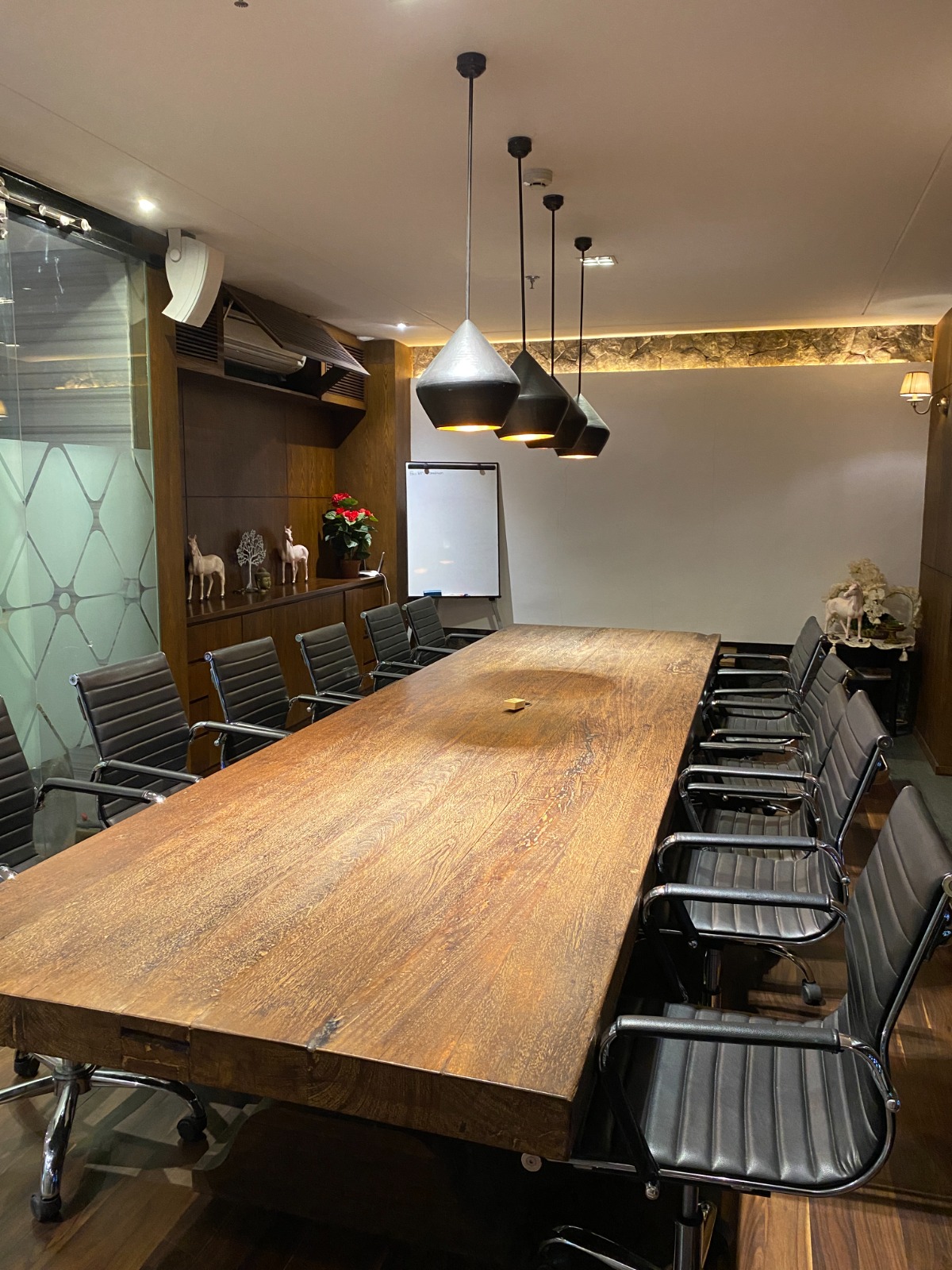 Urgency / Limited Opportunity  Limited Office Spaces in Renon – Secure Your Private Office or Dedicated Desk Today