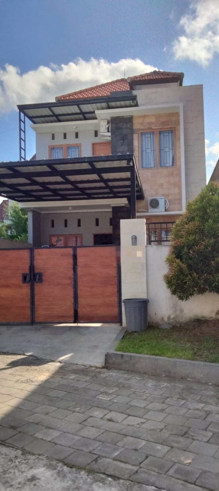 Spacious 4-Bedroom Two-Storey Home for Rent in Renon – Prime South Denpasar Location