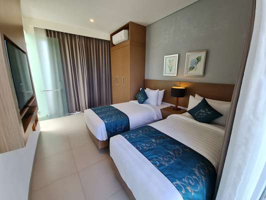 6 BR Villa with Green Hills, Sunset, and Ocean View in Ungasan