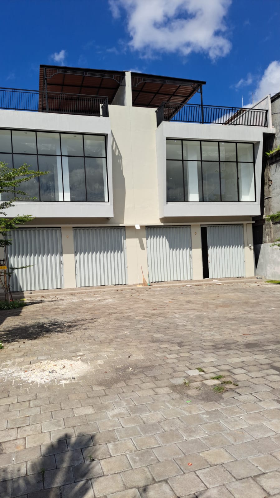 BRAND NEW 3-STOREY SHOPHOUSE FOR RENT – CARGO UBUNG KAJA, NORTH DENPASAR