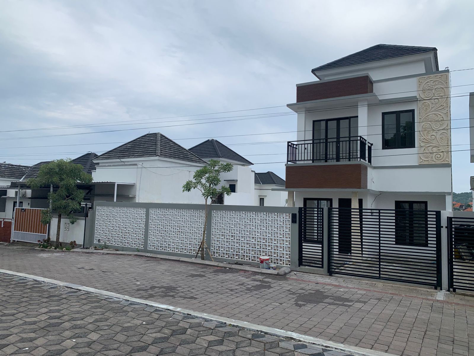 BRAND NEW 2-STOREY HOUSE FOR RENT – EXCLUSIVE CLUSTER IN BENOA
