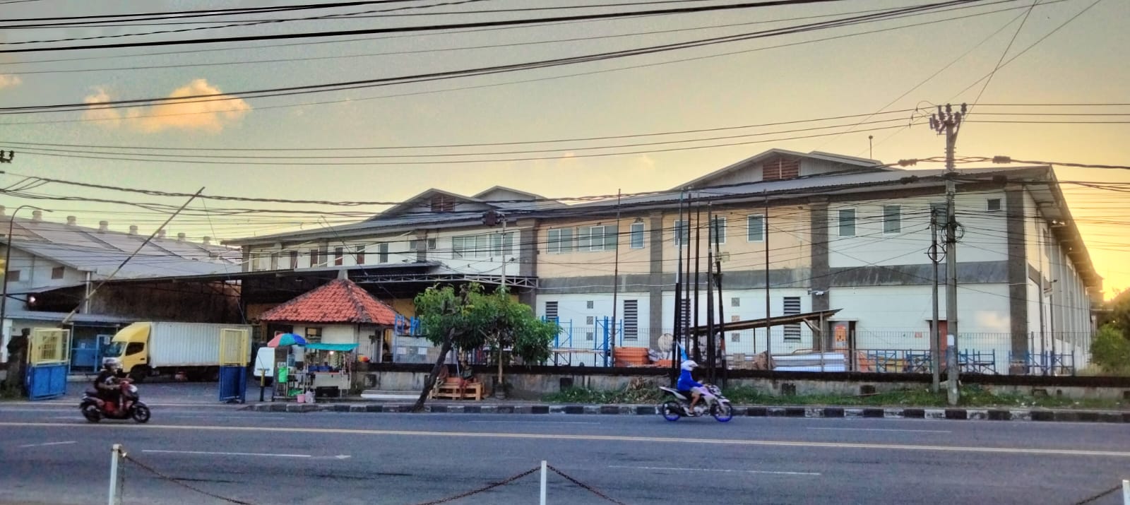 WAREHOUSE FOR SALE – PRIME MAIN ROAD ACCESS, WEST DENPASAR