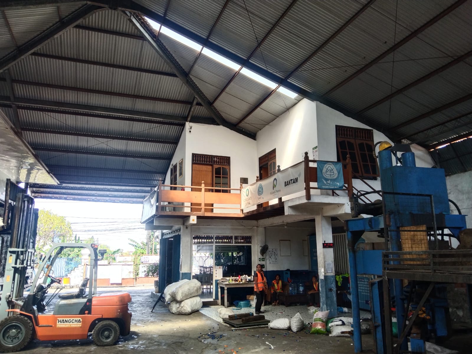 STRATEGIC WAREHOUSE IN RENON