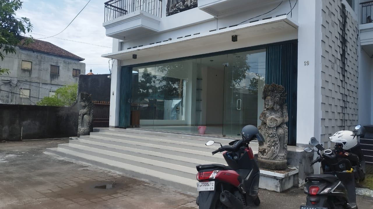 Premium Roadside Commercial Building on Bypass Sanur – Multi-Functional Space with Basement Parking & Business Expansion Potential