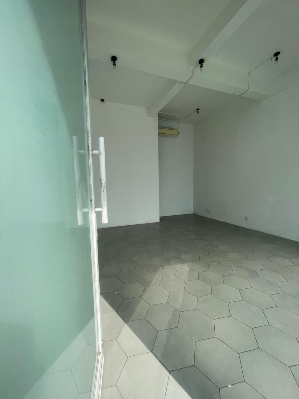 Premium Commercial Shop Unit with Spacious Terrace & High Visibility – Ideal Business Space & Investment Opportunity