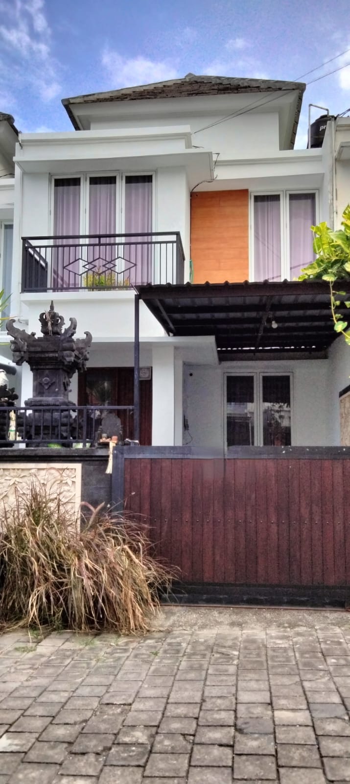 Minimalist 2-Storey House for Rent
