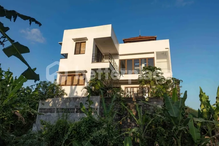 Modern Tropical Villa in Peaceful Tumbak Bayuh – 4 Bedrooms with Ricefield & Sunset Views
