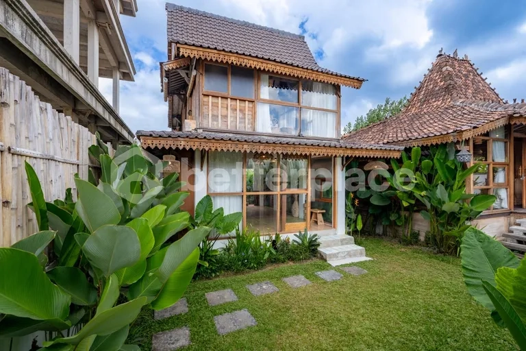 Brand-New Heritage Villa in Ubud: Hand-Crafted Joglo Architecture, Turnkey Furnishing, Outstanding Investment Upside