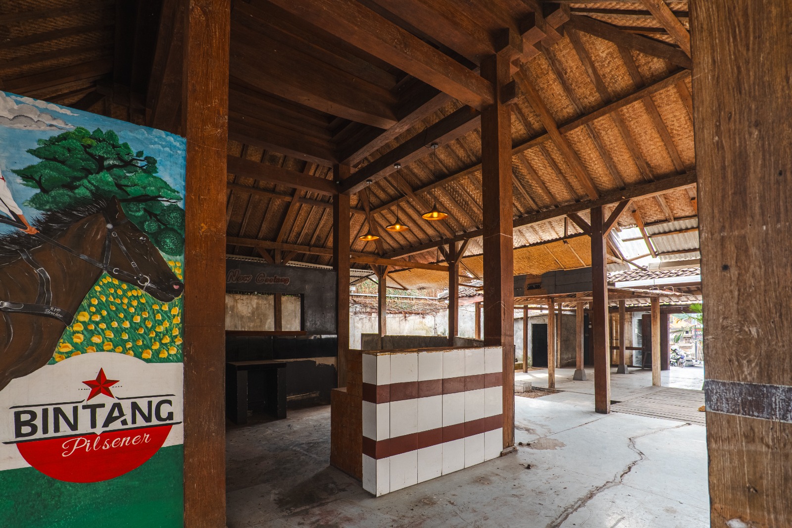 DISEWAKAN – BANGUNAN EX-RESTO DI UMALAS KEROBOKAN.