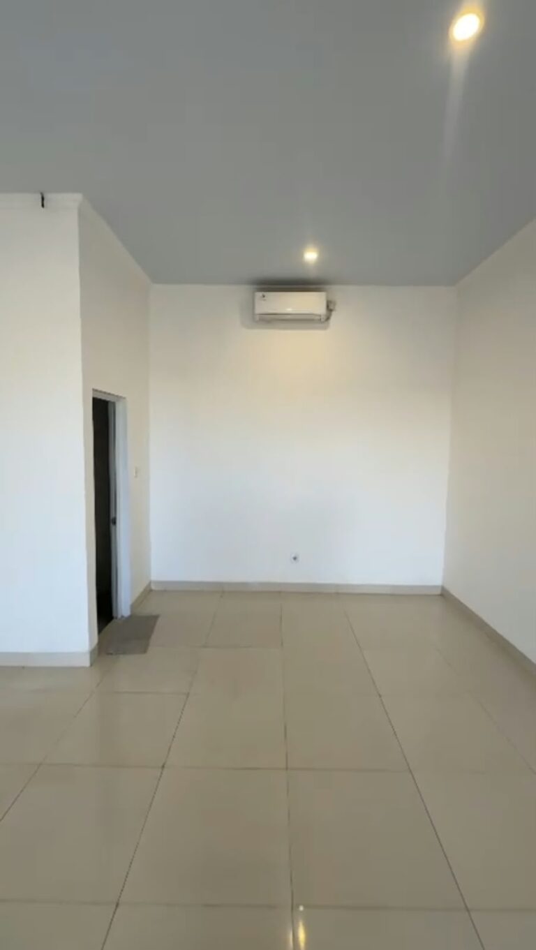 Commercial Shop for Rent in Bustling Kerobokan, Bali