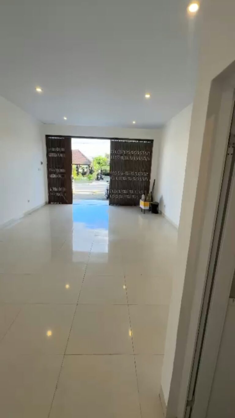 Commercial Shop for Rent in Bustling Kerobokan, Bali